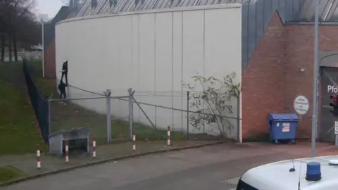 EPA A handout picture provided by Berlin Senate Administration for Justice taken by a surveillance camera shows the escape of inmates of Plötzensee prison in Berlin, Germany, on 28 December 2017