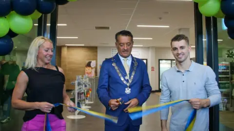 AIM Content Marketing Olympians Max Whitlock and Gail Emms either side of St Albans mayor Edgar Hill