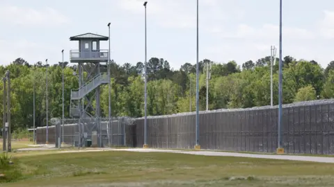 Reuters A guard tower at the Lee Correctional Institution in Bishopville, South Carolina, 16 April, 2018