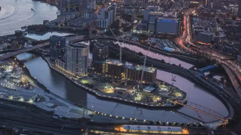 Jason Hawkes London City Island