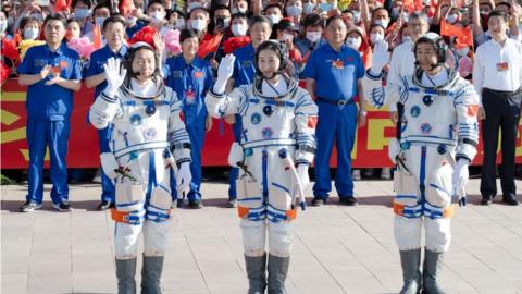 Chinese Astronauts Return To Earth After Six-month Mission - BBC News