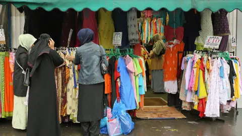 Getty Images women shopping