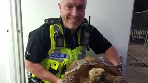 Hertfordshire Constabulary PC Munn with the giant tortoise