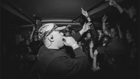 Valentin Izzo EV performing