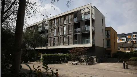 Facundo Arrizabalaga/LDRS Apartment thick wooden panelling
