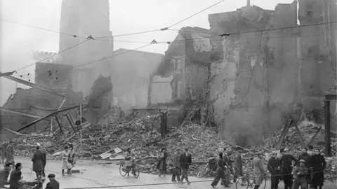 Imperial War Museum The aftermath of the Blitz