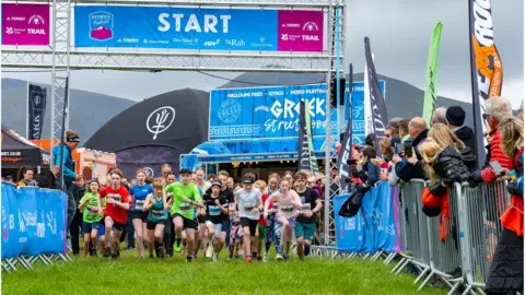 Route North Young runners at starting line