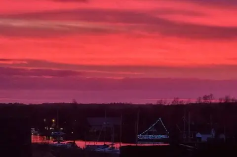 Weather watchers/postieparr Red skies over Horning, Norfolk