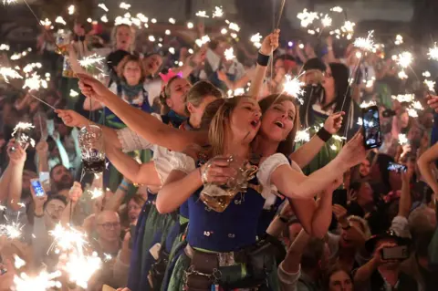 FELIX HORHAGER/afp People dance on tables in one of the main beer tents on the last day of the Oktoberfest in Munich on 7 October, 2018.