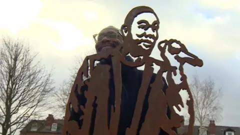 Sir Lenny Henry with statue