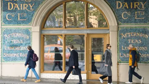 Benedict O’Looney Findlater's mosaic wall