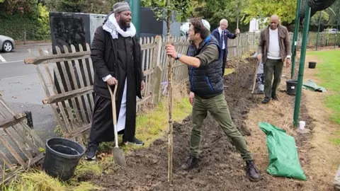 Strengthening Faith Institutions Together Mustafa Field and Rabbi Nathan Levy planting a tree in Dulwich