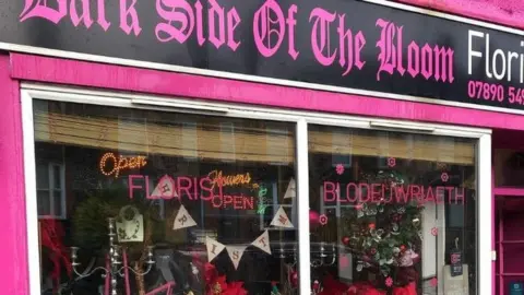 Dark Side of the Bloom / Instagram Shop front of Dark Side of the Bloom