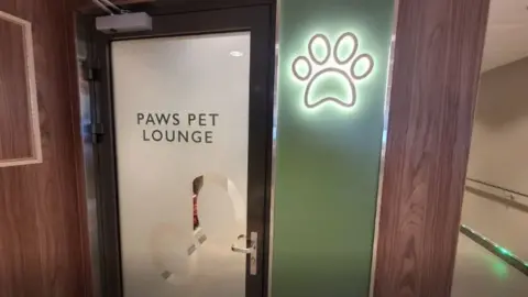 IOMSPC Paws Pet Lounge