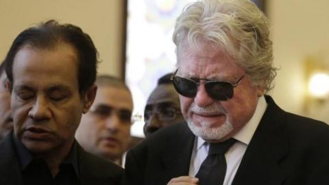 Omar Sharif's funeral held in Cairo - BBC News