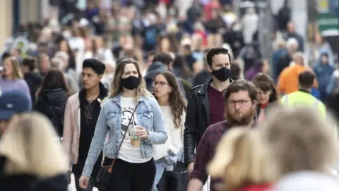 PA Media Shoppers in Edinburgh