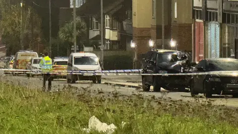 YappApp Damaged cars at the scene