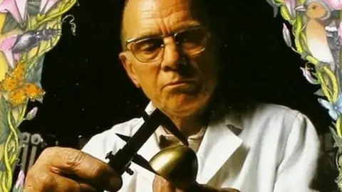 Batemans Garrard and co of London made the egg