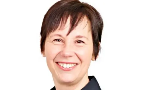 Themer Slimane Sarah Young