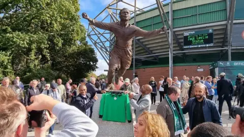 Jack Leslie statue