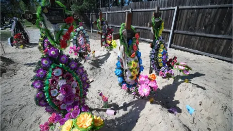 BBC/Duncan Stone the graves