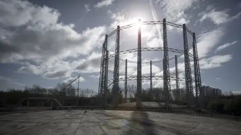 James Drury Redheugh gas holder