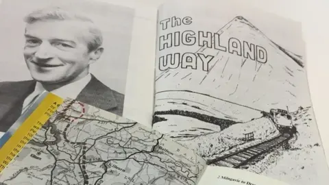 East Dunbartonshire Council Tom Hunter and guidebook