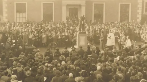 Huntingdonshire Archives Unveiling of Huntingdon's war memorial, 1923