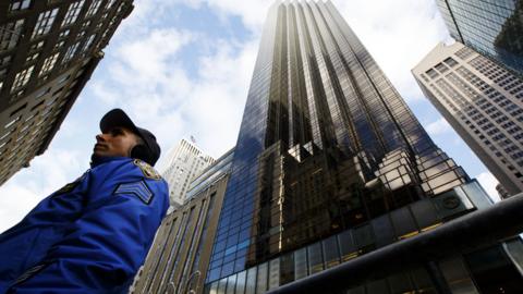 Trump wiretap claims: Senator makes subpoena threat to FBI - BBC News