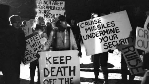 Wendy Carrig Women with protest signs