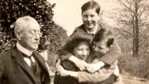 Coombe-Tennant family  Charles Coombe Tennant, Alexander (standing), Winifred Coombe Tennant and Henry