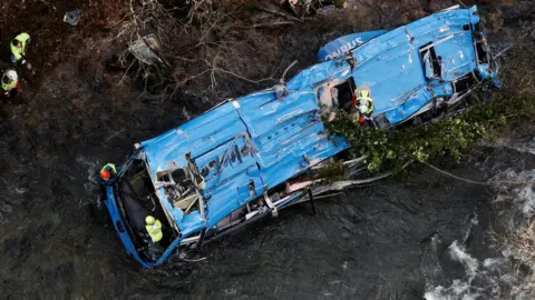 EPA Spain's Civil Guard work at the bus crash site in the Lerez river, north-western Spain. Photo: 26 December 2022