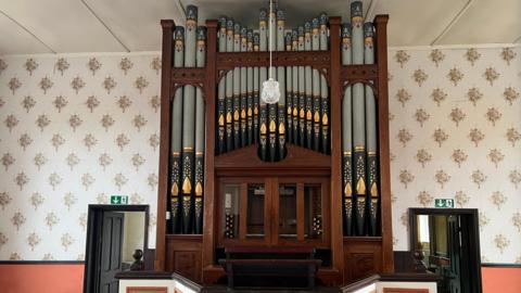 The organ at Skinningrove Methodist Church