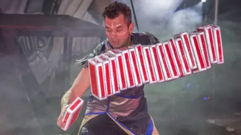 Circus Cortex performer