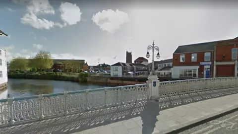 Google River Tone, Taunton