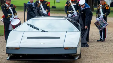 CMC The Bulldog being unveiled