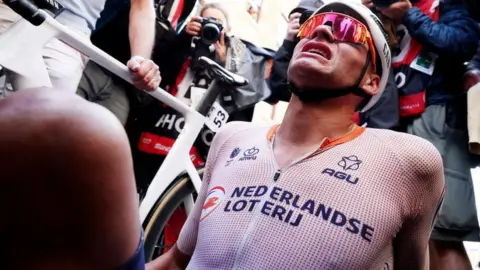 Getty Images Mathieu Van der Poel won the race despite suffering a crash in Glasgow city centre