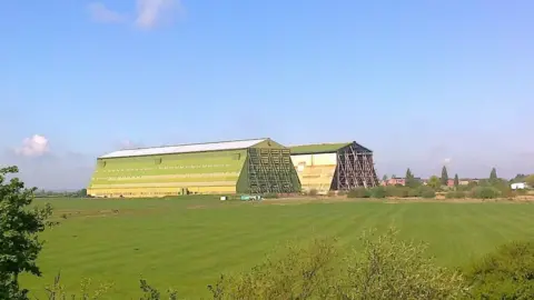 Geograph/Peter Evans Cardington hangars