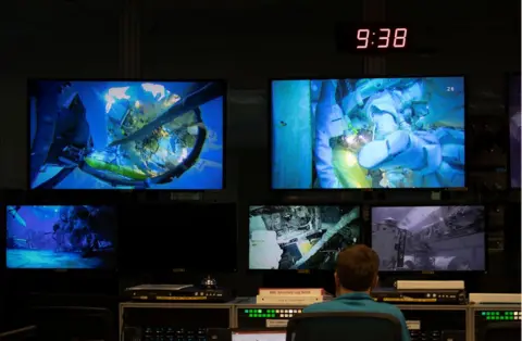 Mike Blake / Reuters Astronauts train at the Johnson Space Center