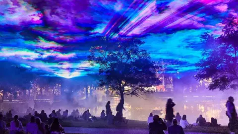 @chloeelizabeth_adelaidefringe Borealis light show