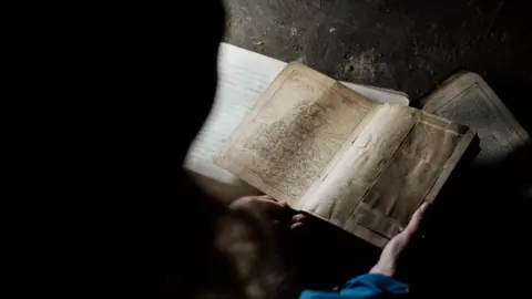 Eye of Tyne Photography Person looks at map
