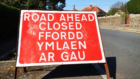 Getty Images Bilingual road closed sign
