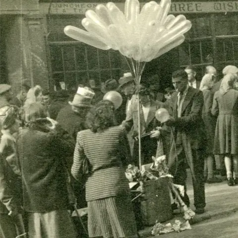 Sherborne Museum Balloon seller, Pack Monday
