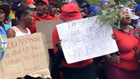 People demonstrating against Thomas Thabane