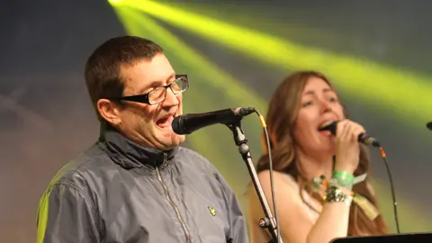 Paul Heaton and Jacqui Abbott. on stage