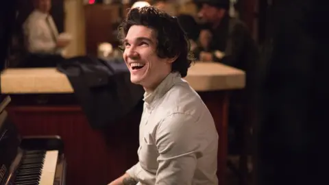 Twitter: @Frafee Fra Fee