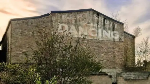 Jenna Greenwood Dancing sign