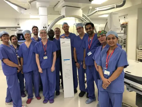 UHS The UHS team involved in the prrocedure