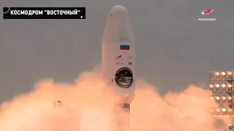 Rocket blasts off carrying Russian moon lander