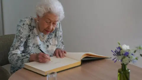 PA Media Queen signs visitors book